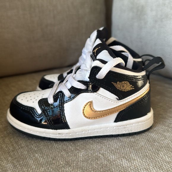 Kids Nike Jordan’s 8 C - Picture 3 of 4